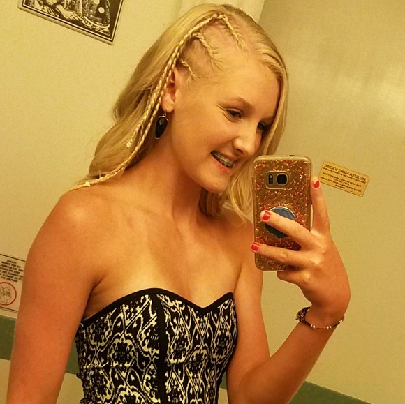 Meet your Posher, Julia - Picture 1 of 1